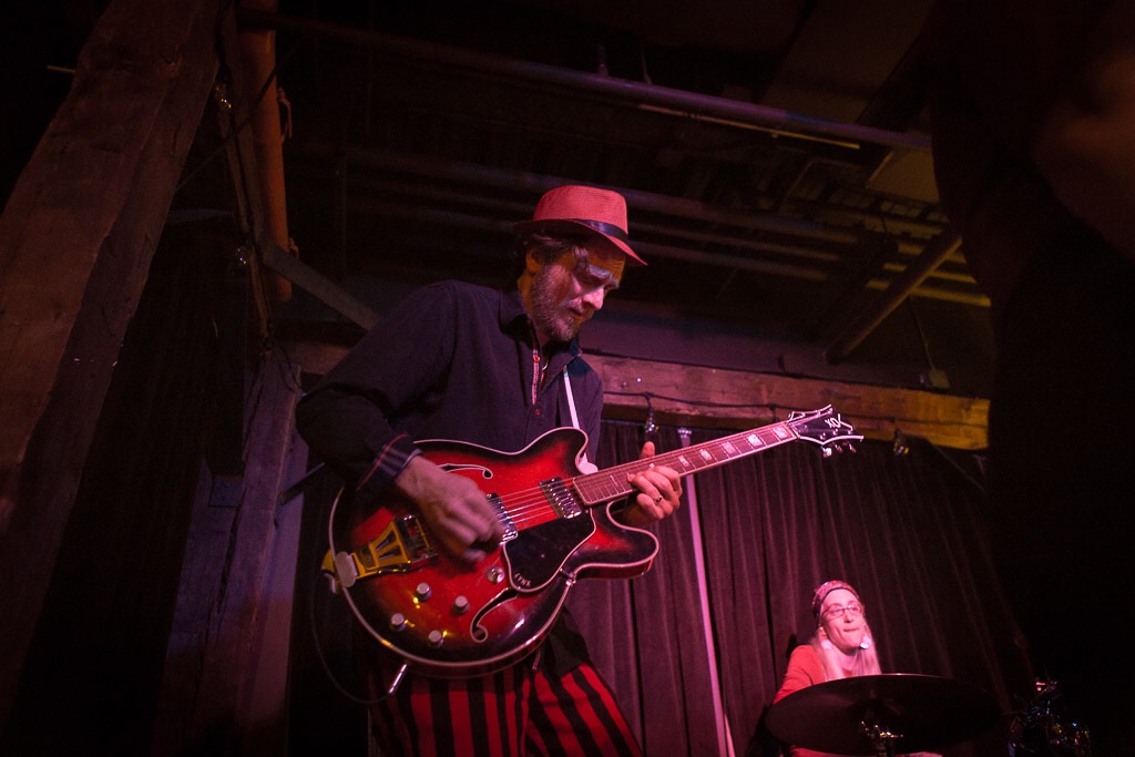 Eric Segalstad playing a 1964 Vox Lynx hollowbody, made by Crucianelli